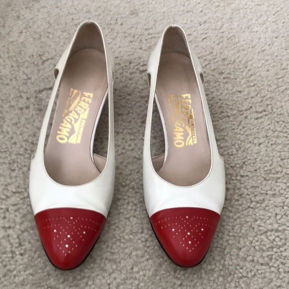 Vintage Salvatore Ferragamo Spectator Pumps - Picture 3 of 8